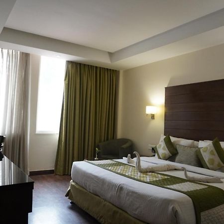 Hotel Aravali Heights Alwar Buitenkant foto