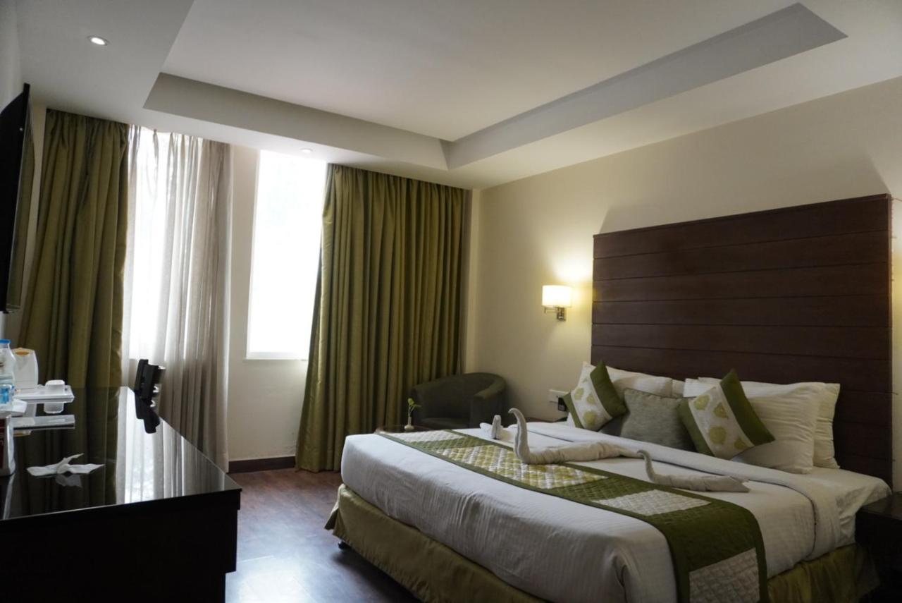 Hotel Aravali Heights Alwar Buitenkant foto