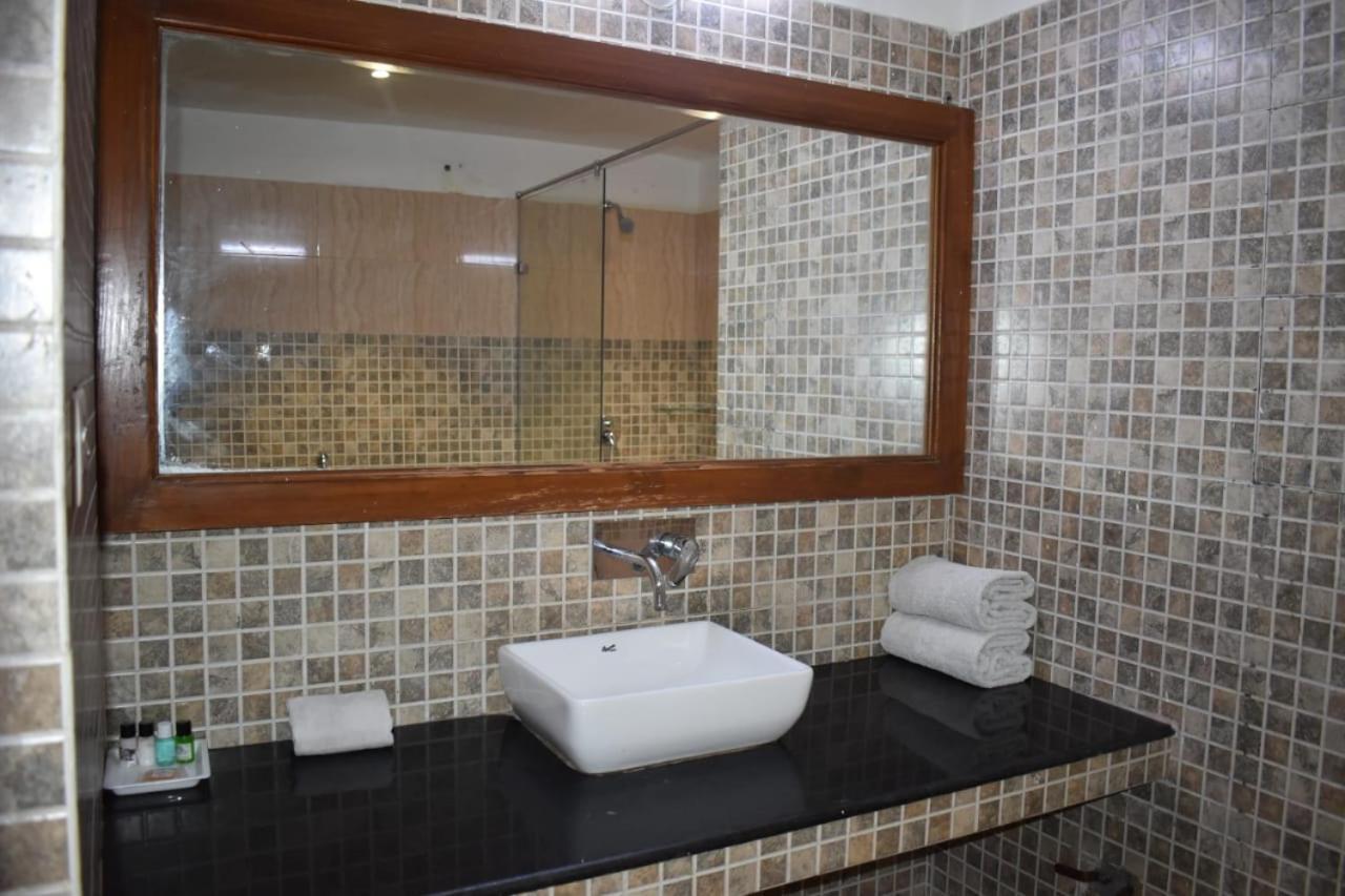 Hotel Aravali Heights Alwar Buitenkant foto